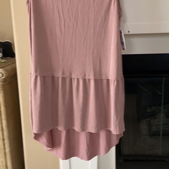 - Mote sleeveless top. - Picture 9 of 12